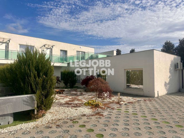 Eladó téglalakás, Cegléden 34.9 M Ft, 1 szobás