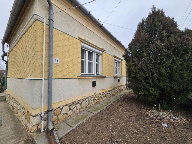 Eladó családi ház, Marcaltőn 25.9 M Ft, 3 szobás