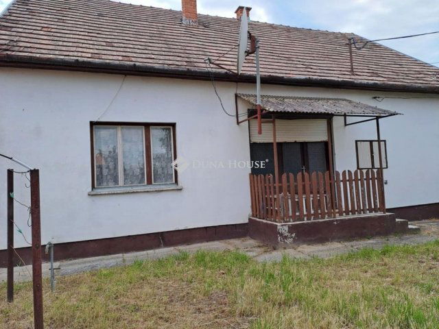 Eladó családi ház, Garán 20 M Ft, 3 szobás