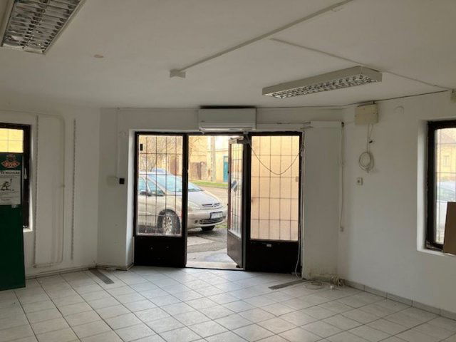 Eladó üzlethelyiség, Szegeden, Debreceni utcában 33.5 M Ft