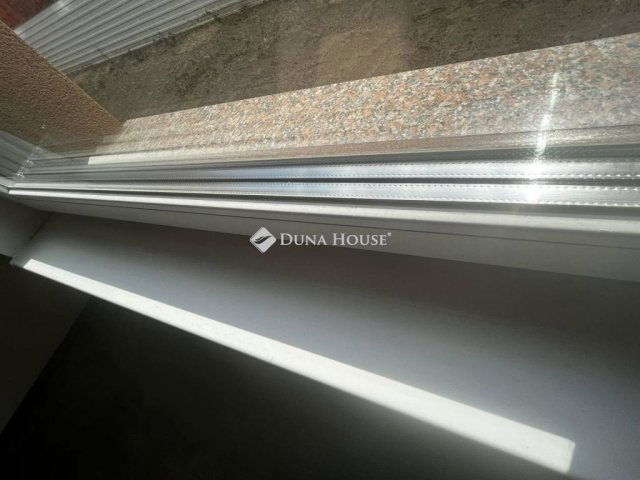 Eladó téglalakás, Dabason 94.6 M Ft, 4 szobás