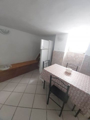 Kiadó téglalakás, albérlet, Pécsett 180 E Ft / hó, 1+1 szobás