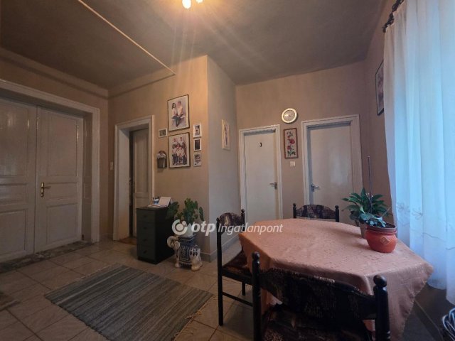 Eladó családi ház, Pápán 31.9 M Ft, 3 szobás