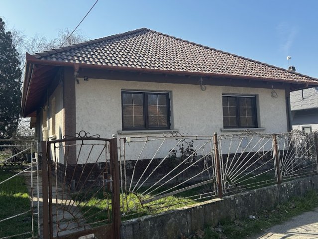 Eladó családi ház, Abonyban 65 M Ft, 3 szobás
