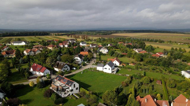 Eladó családi ház, Hidegségen 236.9 M Ft, 5 szobás