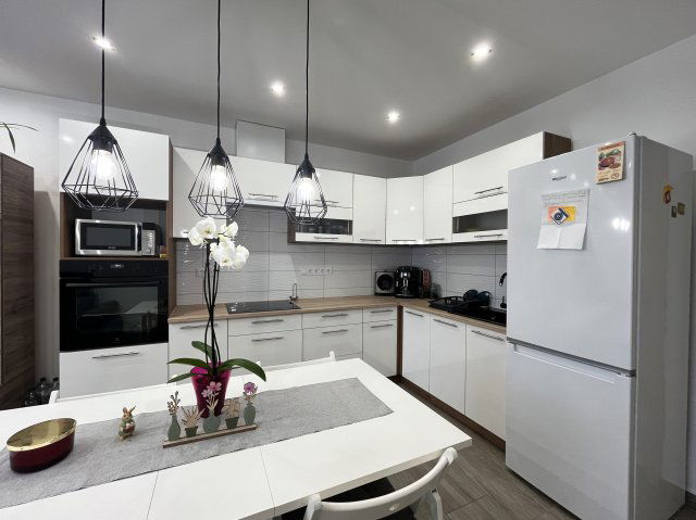 Eladó panellakás, Dunaújvárosban 46.5 M Ft, 2+1 szobás