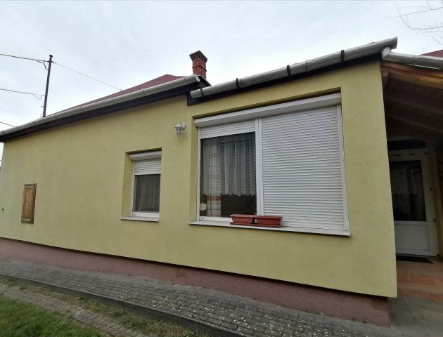 Eladó családi ház, Adonyban 54.9 M Ft, 4 szobás