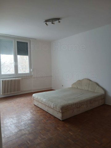 Eladó téglalakás, Tatabányán 40 M Ft, 2 szobás