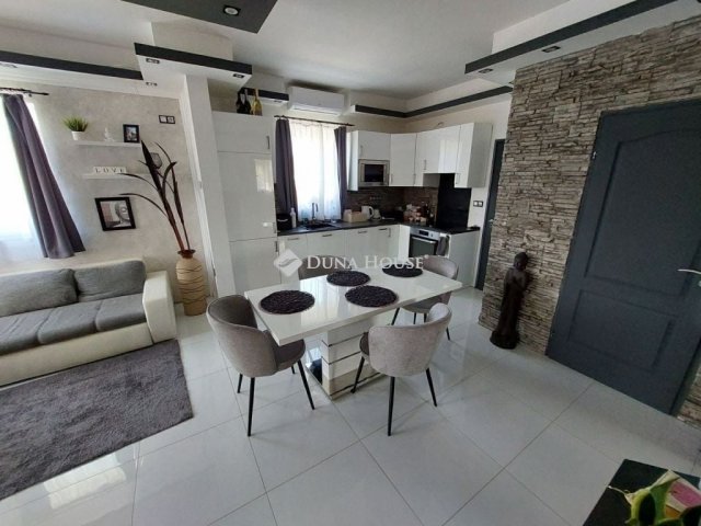 Eladó családi ház, Székesfehérvárott 119.9 M Ft, 5 szobás