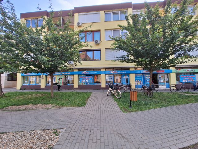 Eladó üzlethelyiség, Hódmezővásárhelyen, Andrássy úton