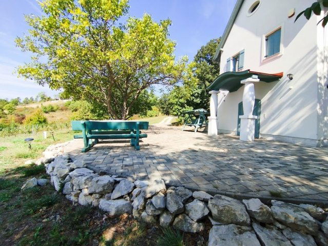 Eladó családi ház, Pécselyen 229 M Ft, 4 szobás