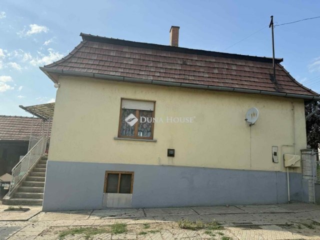 Eladó családi ház, Sárisápon 39.9 M Ft, 3 szobás