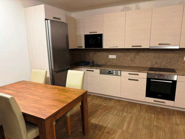 Kiadó téglalakás, albérlet, Pécsett, Megyeri téren, 2 szobás