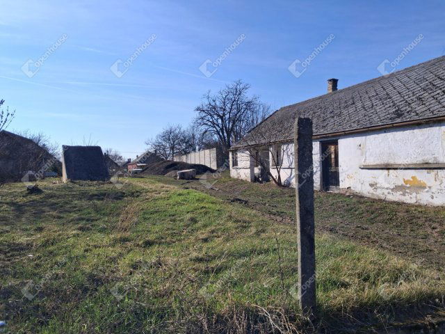 Eladó családi ház, Ácson 14.8 M Ft, 2 szobás