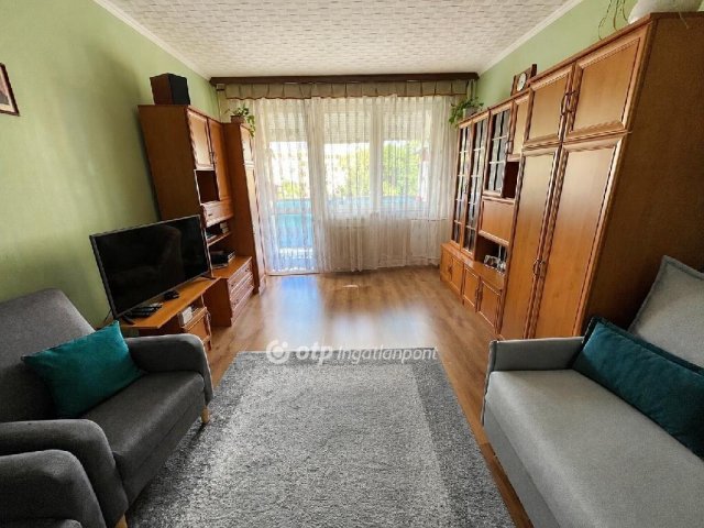 Eladó panellakás, Mosonmagyaróváron 47.99 M Ft, 2 szobás