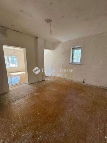 Eladó családi ház, Gödöllőn 49.9 M Ft, 3 szobás