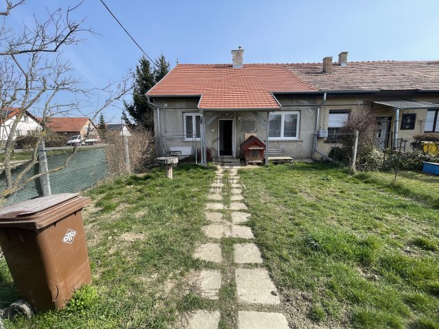 Eladó téglalakás, Veszprémben 44 M Ft, 1 szobás