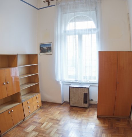 Eladó téglalakás, Budapesten, VIII. kerületben, Luther utcában