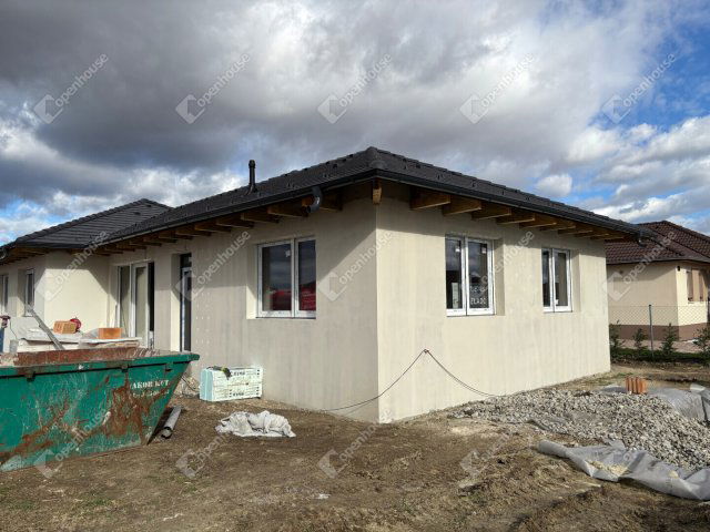 Eladó ikerház, Győrságon 69.9 M Ft, 3 szobás