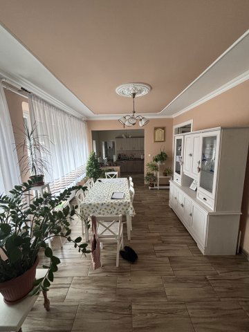 Eladó családi ház, Kiskunfélegyházán 102 M Ft, 4 szobás