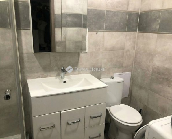 Eladó téglalakás, Pécsett 55.9 M Ft, 2+1 szobás