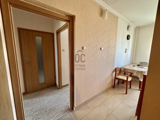Eladó panellakás, Kecskeméten 64.99 M Ft, 3 szobás