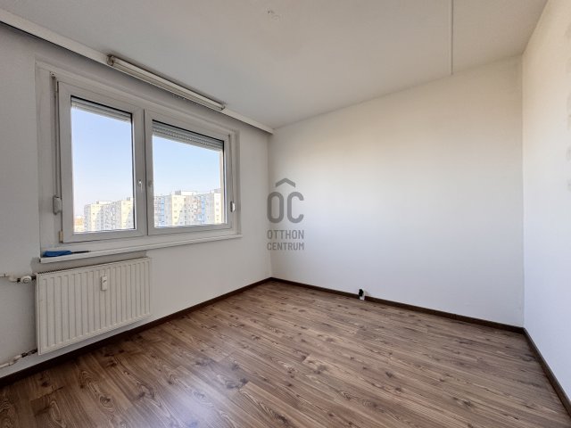 Eladó panellakás, Győrött 51.9 M Ft, 3 szobás