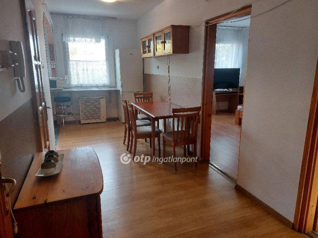 Eladó téglalakás, Gödöllőn 74 M Ft, 2 szobás