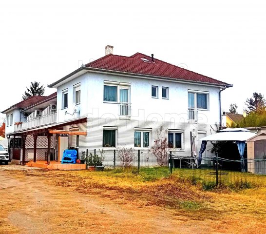 Eladó téglalakás, Győrött 89.9 M Ft, 3 szobás