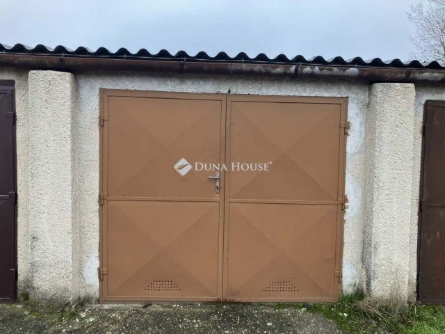 Kiadó garázs, Pécsett 25 E Ft / hó / költözzbe.hu