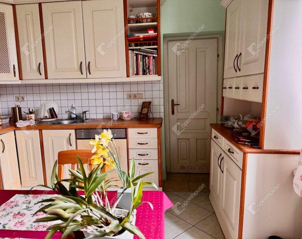 Eladó téglalakás, Szombathelyen 79.9 M Ft, 4 szobás