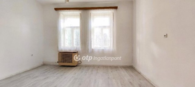 Eladó családi ház, Turán 43.9 M Ft, 2 szobás