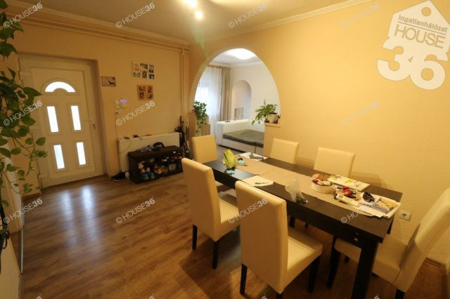 Eladó családi ház, Kiskőrösön 27.9 M Ft, 3 szobás