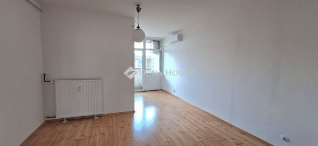 Eladó téglalakás, Szombathelyen 32.9 M Ft, 1 szobás