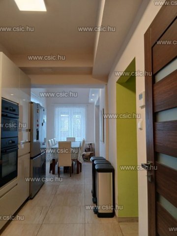 Eladó családi ház, Dunakeszin 199 M Ft, 6+1 szobás