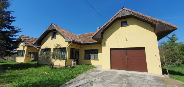 Eladó családi ház, Kamondon 39.9 M Ft, 4 szobás