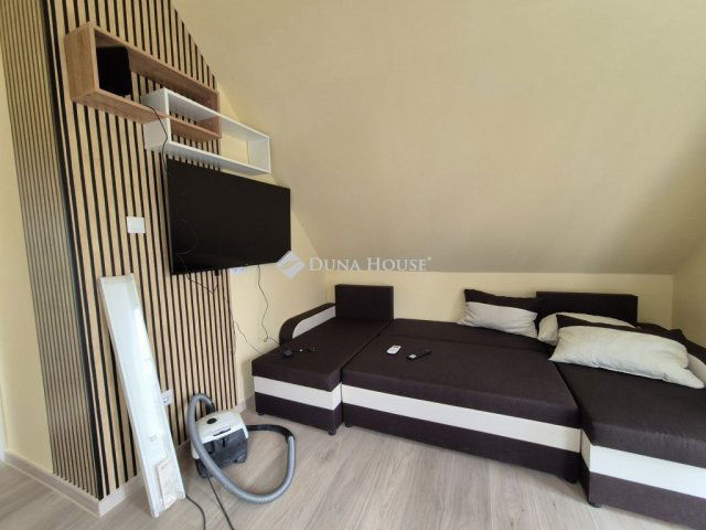 Eladó nyaraló, Balatonkenesén 95 M Ft, 6 szobás