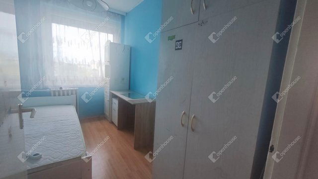 Kiadó panellakás, albérlet, Győrött 170 E Ft / hó, 3 szobás