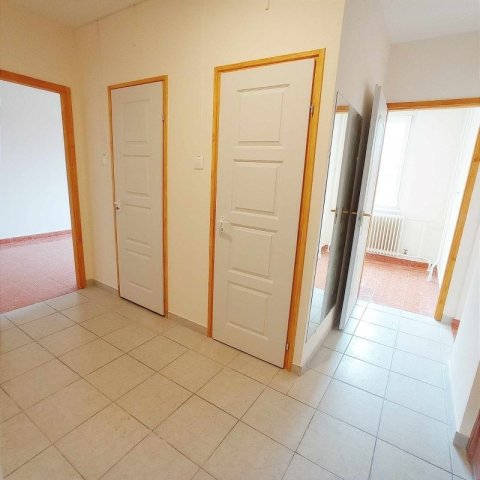 Eladó panellakás, Debrecenben 64.89 M Ft, 3+1 szobás