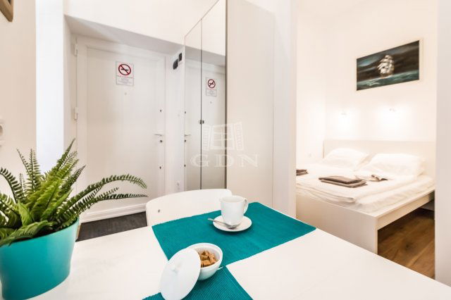 Eladó téglalakás, Budapesten, VI. kerületben 65.9 M Ft, 2 szobás