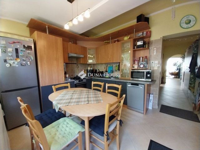 Eladó családi ház, Szegeden 83.9 M Ft, 3+2 szobás