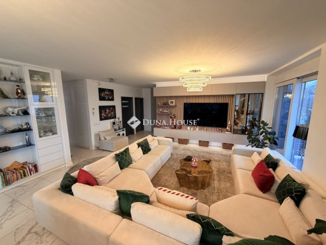 Eladó téglalakás, XV. kerületben, Szántóföld utcában