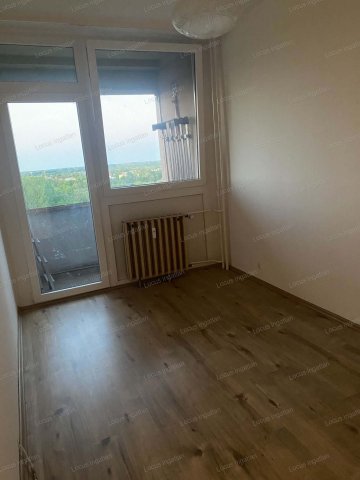 Eladó panellakás, Szolnokon 28.9 M Ft, 2 szobás