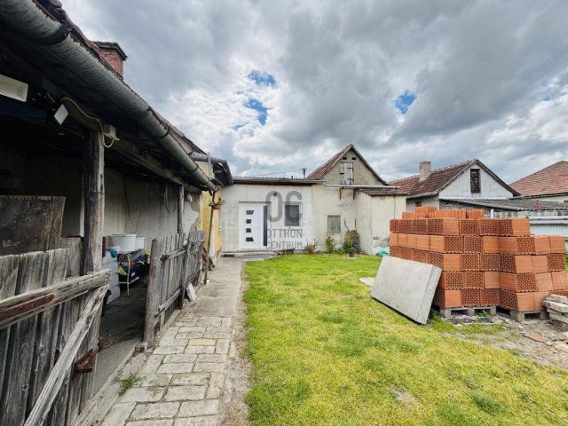 Eladó családi ház, Cegléden 36.99 M Ft, 3 szobás