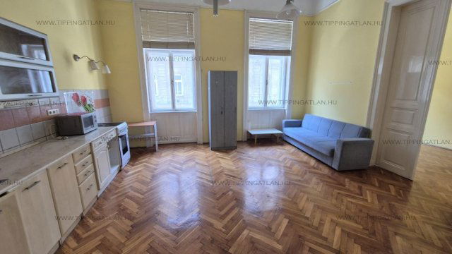 Eladó téglalakás, Budapesten, VIII. kerületben, Rákóczi úton