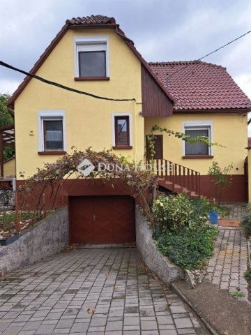 Eladó családi ház, Baján 69 M Ft, 5 szobás