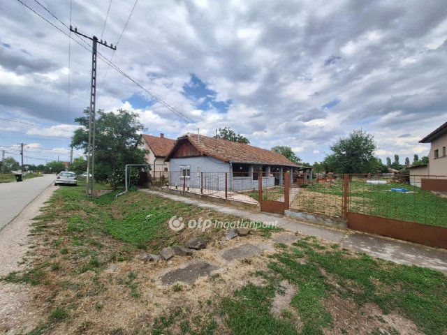 Eladó családi ház, Szeghalmon 16 M Ft, 2 szobás