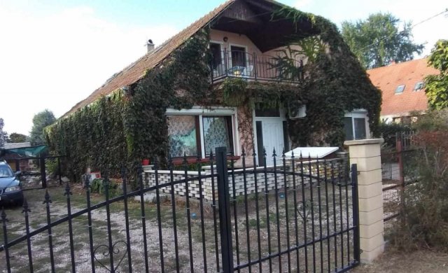 Eladó családi ház, Táborfalván 89 M Ft, 6 szobás