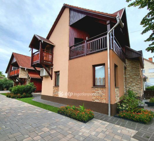 Eladó nyaraló, Hajdúszoboszlón 149 M Ft, 8 szobás