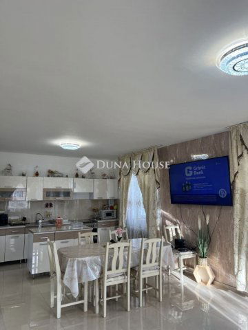 Eladó családi ház, Ercsiben 49 M Ft, 6+1 szobás